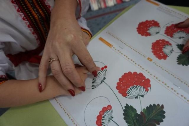 Петриківський розпис – українське декоративно-орнаментальне малярство ХІХ – ХХІ ст.