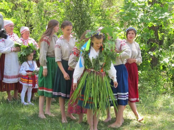 Традиція обряду «Водіння Куста» у селі Сварицевичі Дубровицького району Рівненської області