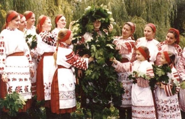 Традиція обряду «Водіння Куста» у селі Сварицевичі Дубровицького району Рівненської області (фото 4)