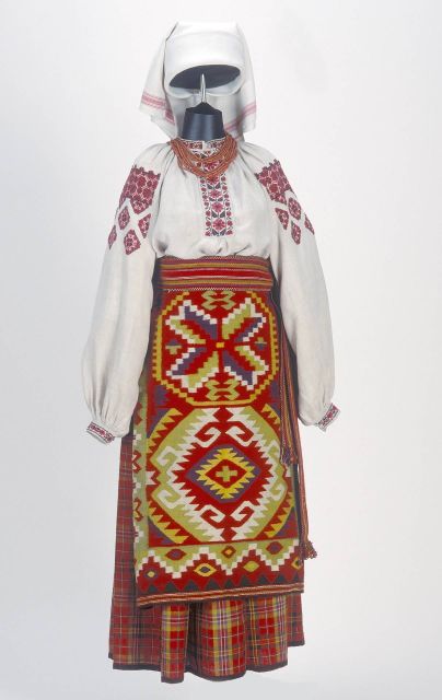 Жіночий святковий одяг. Волинська обл.